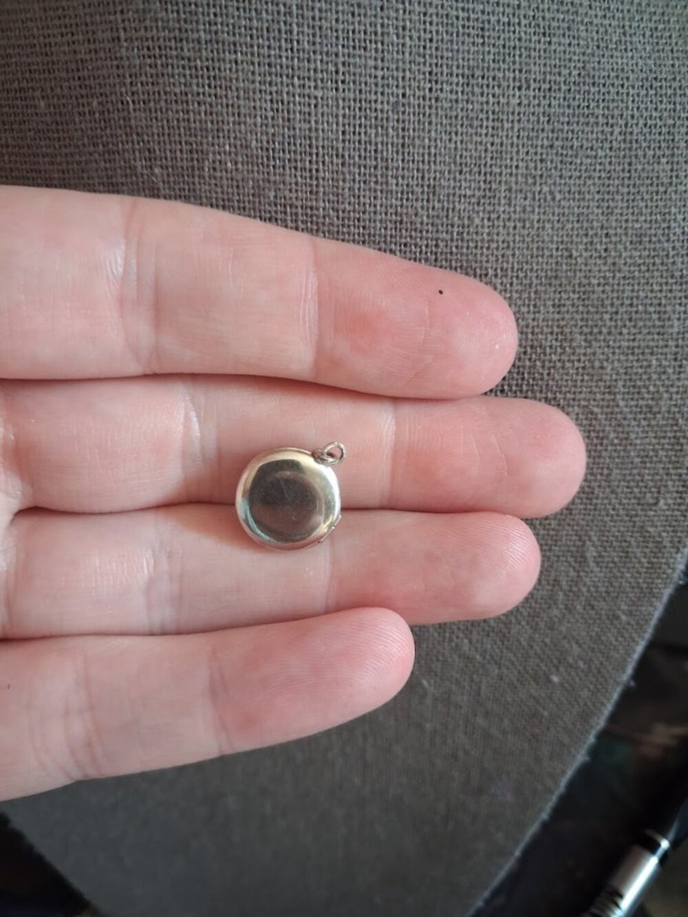 Mini locket pendant - Picture 2 of 3
